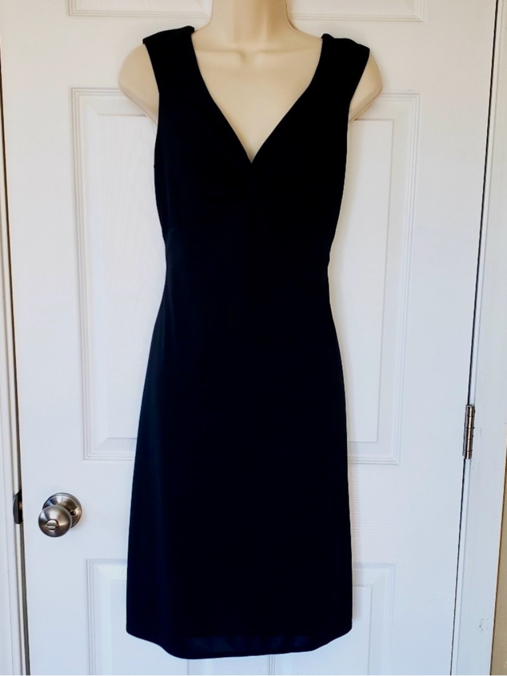 Laundry By Shelli Segal Black V-Neck Midi Sheath Dress